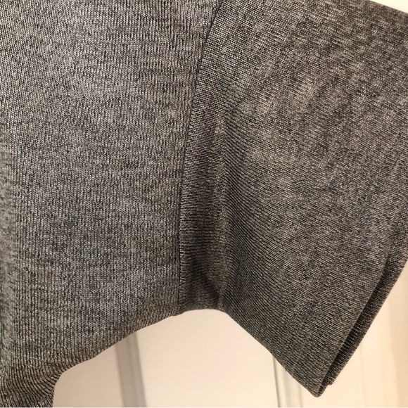 Halston V-Neck Short-Sleeved Silvery Top. Size S - Picture 4 of 4